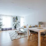 Pz Triana Amplio, Moderno Y Luminoso Apt 2D 2B